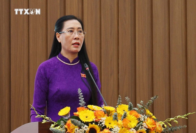 Ủy viên Trung ương Đảng, Bí thư Tỉnh ủy, Chủ tịch HĐND tỉnh Quảng Ngãi Bùi Thị Quỳnh Vân phát biểu tại Kỳ họp. Ảnh: TTXVN phát vna_potal_bai_nhiem_tu_cach_dai_bieu_hdnd_chuc_vu_chu_tich_ubnd_tinh_quang_ngai_doi_voi_ong_dang_van_minh_7361620.jpg