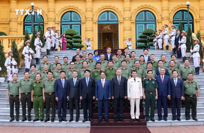 vna_potal_chu_tich_nuoc_to_lam_trao_quyet_dinh_bo_nhiem_cho_pho_thu_tuong_va_bo_truong_bo_cong_an_7417088.jpg