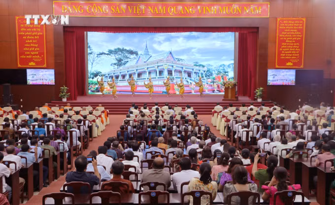 vna_potal_soc_trang_hop_mat_chuc_mung_tet_chol_chnam_thmay_nam_2024_7312788.jpg