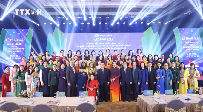 vna_potal_le_trao_giai_thuong_phu_nu_viet_nam___7647819.jpg
