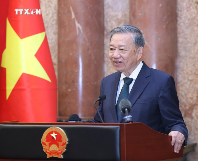 Tổng Bí thư, Chủ tịch nước Tô Lâm nói chuyện với các đại biểu doanh nhân tiêu biểu. Ảnh: Lâm Khánh - TTXVN vna_potal_tong_bi_thu_chu_tich_nuoc_to_lam_gap_mat_cac_doanh_nhan_tieu_bieu_7646502.jpg