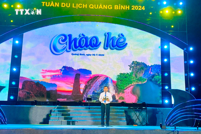 Ông Nguyễn Ngọc Quý, Giám đốc Sở Du lịch tỉnh Quảng Bình phát biểu khai mạc chương trình. Ảnh: Võ Dung - TTXVN vna_potal_du_lich_viet_nam_dac_sac_chuong_trinh_nghe_thuat_tuan_du_lich_quang_binh_nam_2024_7469141.jpg