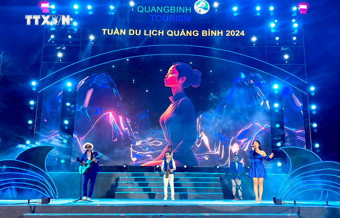 Chương trình có sự tham gia của các nghệ sĩ, ca sĩ, vũ công nổi tiếng. Ảnh: Võ Dung - TTXVN vna_potal_du_lich_viet_nam_dac_sac_chuong_trinh_nghe_thuat_tuan_du_lich_quang_binh_nam_2024_7469144.jpg
