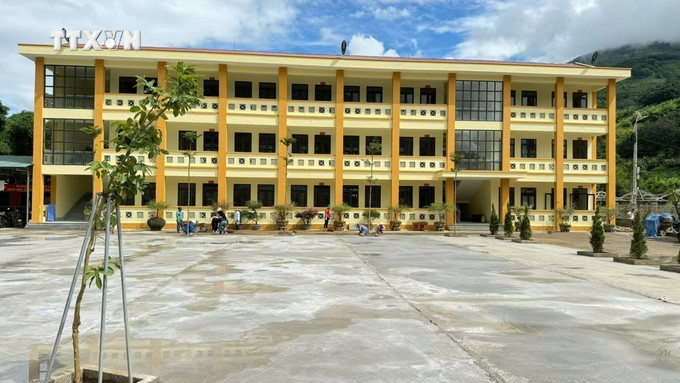 Dãy phòng học mới được bàn giao tại Trường Tiểu học Nậm Xe, huyện Phong Thổ (tỉnh Lai Châu) trước năm học mới 2024-2025. Ảnh: Nguyễn Oanh-TTXVN vna_potal_cac_truong_hoc_lai_chau_khoac_ao_moi_don_khai_giang_7558836.jpg