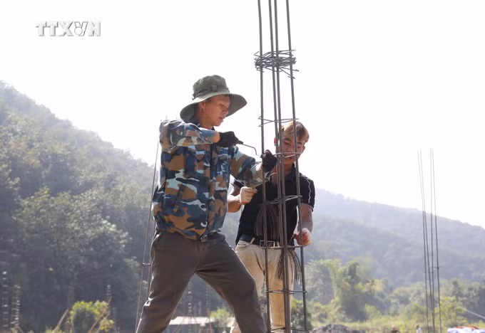 vna_potal_giup_nguoi_dan_vung_lu_muong_pon_som_an_cu_de_lac_nghiep_7706298.jpg