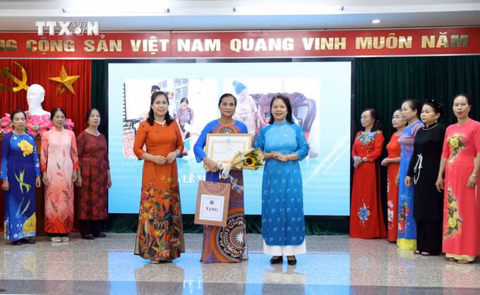 vna_potal_lang_son_bieu_duong_phu_nu_cao_tuoi_tieu_bieu_trong_xay_dung_gia_dinh_van_hoa_am_no_hanh_phuc_7454331.jpg