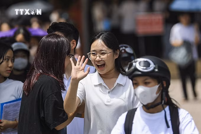 vna_potal_ky_thi_tot_nghiep_thpt_nam_2024_thi_sinh_hoa_binh_hoan_thanh_bai_thi_to_hop_7454467.jpg