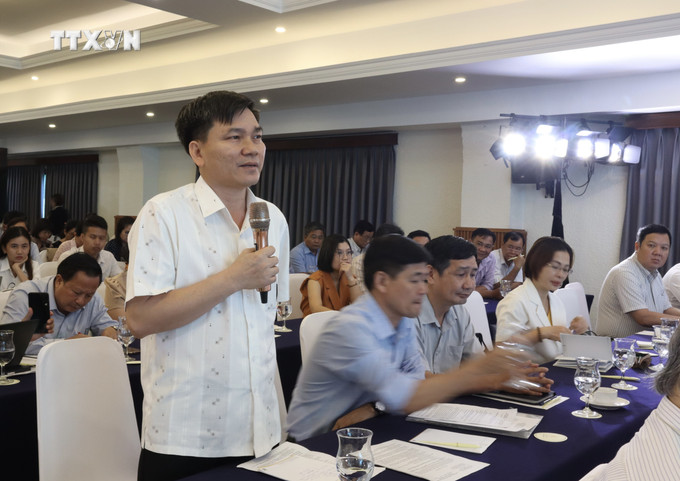 Ông Trần Văn Phương, Phó Giám đốc Sở Nông nghiệp và Phát triển nông thôn Bình Phước phát biểu tại hội nghị. Ảnh: Xuân Anh - TTXVN vna_potal_hoi_nghi_hien_trang_va_dinh_huong_quan_ly_suc_khoe_dat_huong_toi_san_xuat_trong_trot_ben_vung_7430988.jpg