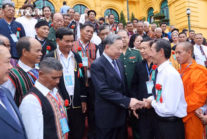 vna_potal_chu_tich_nuoc_gap_mat_doan_dai_bieu_nguoi_co_uy_tin_tieu_bieu_trong_dong_bao_dan_toc_o_khu_vuc_bien_gioi_hai_dao_7431237.jpg
