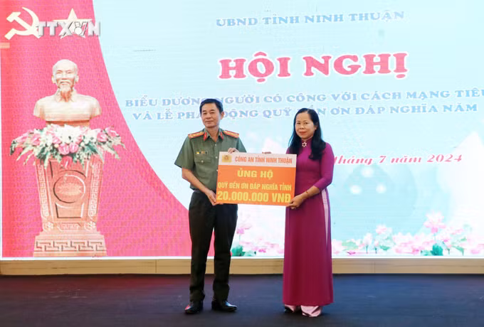 vna_potal_ninh_thuan_bieu_duong_nguoi_co_cong_tieu_bieu___7511466.jpg