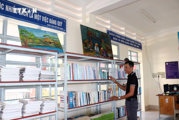 Thư viện Trường Dân tộc nội trú Trần Đề được trưng bày bắt mắt phục vụ năm học mới. Ảnh: Trung Hiếu-TTXVN vna_potal_soc_trang_dau_tu_phat_trien_giao_duc_vung_dong_bao_dan_toc_thieu_so_7545853.jpg