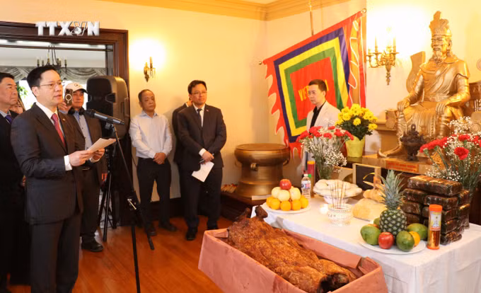 vna_potal_dai_su_quan_viet_nam_tai_canada_to_chuc_le_gio_to_hung_vuong_7322454.jpg