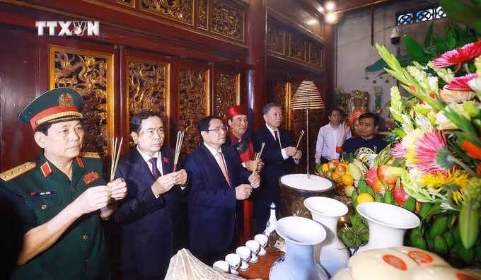 vna_potal_thu_tuong_pham_minh_chinh_dang_huong_gio_to_hung_vuong_7328597.jpg