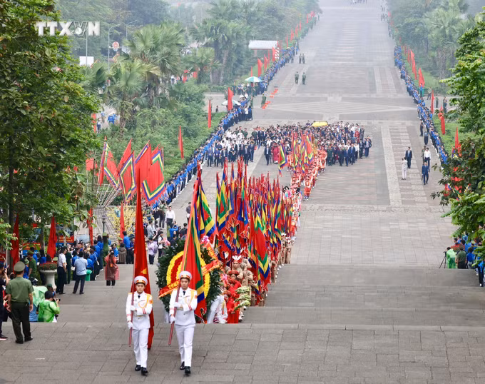 vna_potal__dang_huong_gio_to_hung_vuong_2024_7328504.jpg