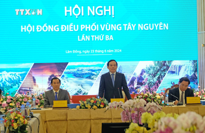 Phó Thủ tướng Trần Lưu Quang chủ trì hội nghị. Ảnh: Nguyễn Dũng – TTXVN vna_potal_pho_thu_tuong_tran_luu_quang_chu_tri_hoi_nghi_hoi_dong_dieu_phoi_vung_tay_nguyen_7444992.jpg