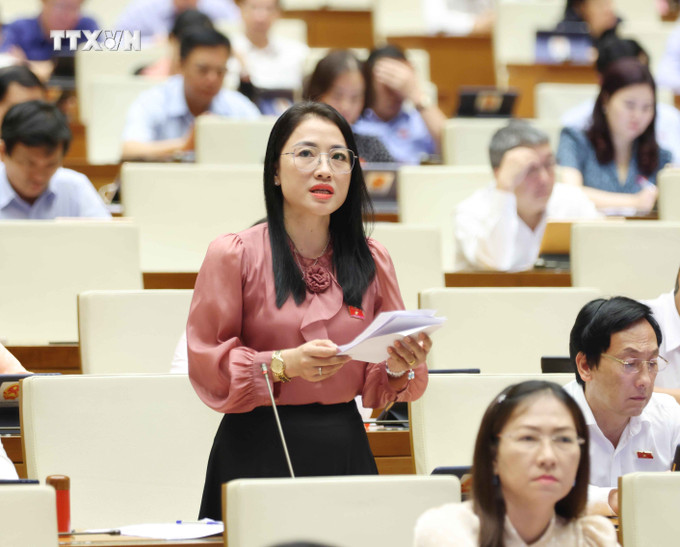 Đại biểu Quốc hội tỉnh Thái Bình Trần Khánh Thu phát biểu ý kiến. Ảnh: Phương Hoa – TTXVN vna_potal_ky_hop_thu_7_quoc_hoi_khoa_xv_thao_luan_ve_du_an_luat_phong_chong_mua_ban_nguoi_sua_doi_7445532.jpg
