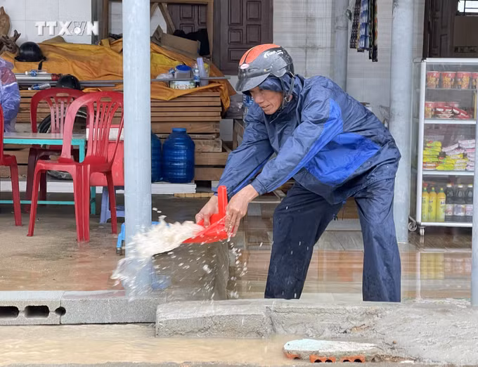 vna_potal_mua_lon_keo_dai_lam_nhieu_vung_trung_thap_o_ninh_thuan_bi_ngap_sau_7757498.jpg