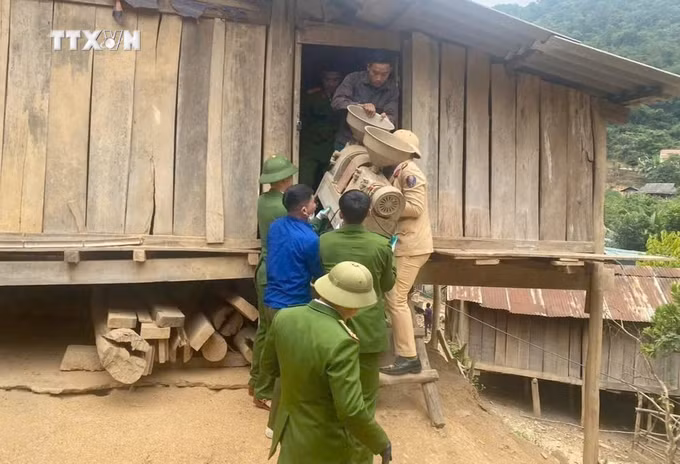 vna_potal_nghe_an_di_doi_70_ho_dan_vung_nguy_co_sat_lo_o_muong_tip_ky_son_den_khu_tai_dinh_cu_moi_7757340.jpg