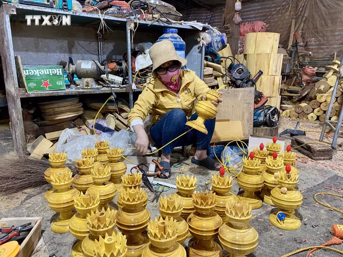 vna_potal_lang_moc_truyen_thong_400_nam_tuoi_tai_ha_tinh_vao_mua_san_xuat_hang_tet_7754117.jpg
