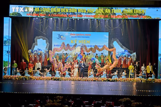 vna_potal_le_ky_niem_30_nam_vinh_ha_long_duoc_unesco_vinh_danh_la_di_san_thien_nhien_the_gioi__7757057.jpg