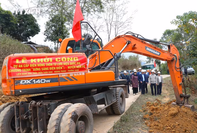 vna_potal_khoi_cong_du_an_cap_dien_nong_thon_bung_sang_dien_bien_tai_huyen_bien_gioi_nam_po_7757452.jpg