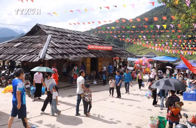 vna_potal_van_hoa_soi_duong_nhon_nhip_cho_phien_ta_mung_o_lai_chau_7665363.jpg