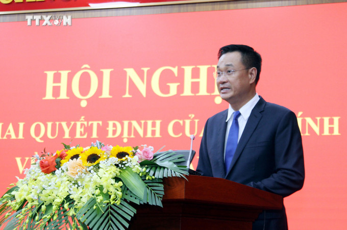 Đồng chí Lê Ngọc Quang, Bí thư Tỉnh ủy Quảng Bình, phát biểu nhận nhiệm vụ. Ảnh: Tá Chuyên – TTXVN vna_potal_dong_chi_le_ngoc_quang_giu_chuc_bi_thu_tinh_uy_quang_binh__7680306.jpg