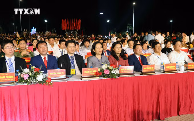 vna_potal_huyen_dinh_hoa_thai_nguyen_don_nhan_huan_chuong_lao_dong_hang_ba__7679514.jpg