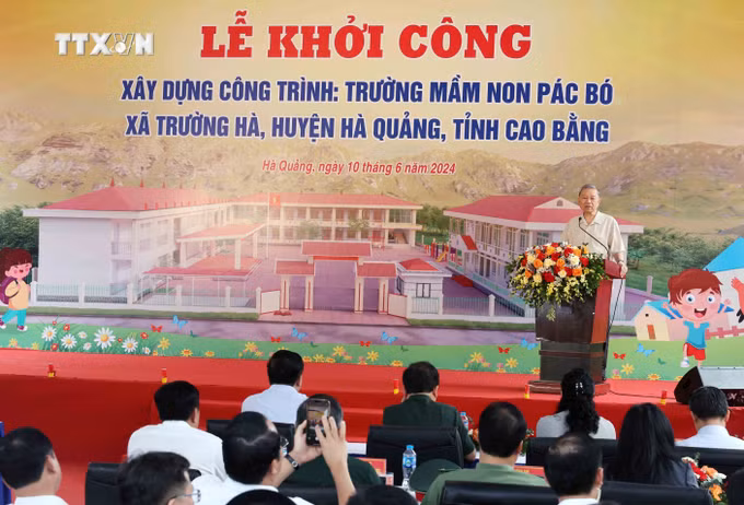 vna_potal_chu_tich_nuoc_to_lam_tham_khu_di_tich_quoc_gia_dac_biet_pac_bo_7422769.jpg