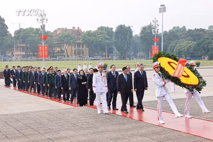 vna_potal_lanh_dao_dang_nha_nuoc_vieng_chu_tich_ho_chi_minh_va_cac_anh_hung_liet_si__7506326.jpg