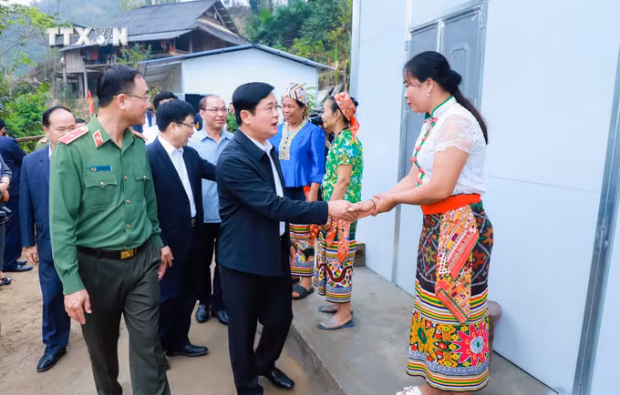 vna_potal_nghe_an__ban_giao_nhung_can_nha_dau_tien_trong_“chuong_trinh_ho_tro_xay_dung_nha_cho_nguoi_ngheo_nguoi_co_kho_khan_ve_nha_o”_6631367.jpg