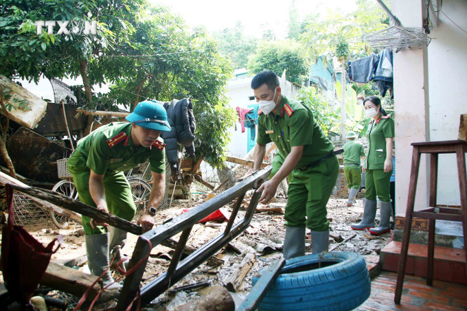 Từ ngày 23/7 - 26/7/2024, trên địa bàn tỉnh Sơn La xuất hiện mưa lớn kéo dài gây sạt lở đất, lũ quét, ngập úng làm thiệt hại nặng nề về người, tài sản và cơ sở hạ tầng. Ước thiệt hai khoảng 284,392 tỷ đồng. Ảnh: Quang Quyết – TTXVN vna_potal_son_la_ung_pho_khan_cap_voi_nguy_co_mua_lon_tiep_tuc_tren_dien_rong_7505859.jpg