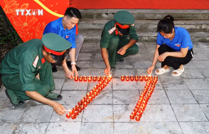 vna_potal_dien_bien_“le_thap_nen_tri_an_cac_anh_hung_liet_si”_7506052.jpg