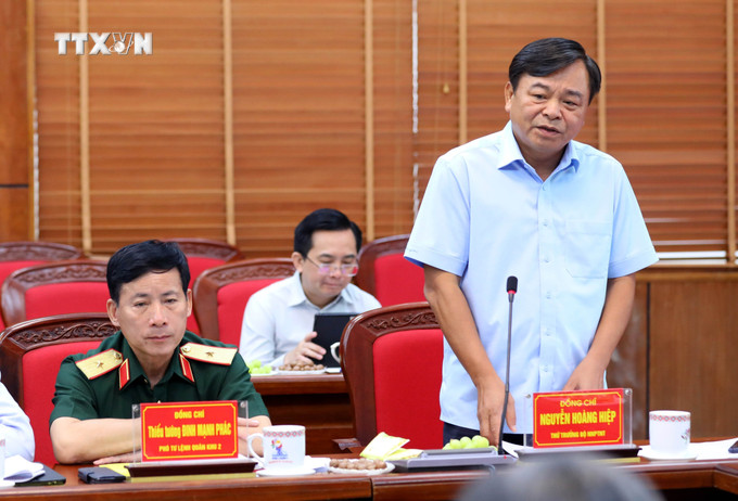 Đồng chí Nguyễn Hoàng Hiệp, Thứ trưởng Bộ NN và PTNT phát biểu tại buổi làm việc. Ảnh: Trung Kiên - TTXVN vna_potal_pho_thu_tuong_tran_luu_quang_lam_viec_voi_tinh_dien_bien_7521663.jpg