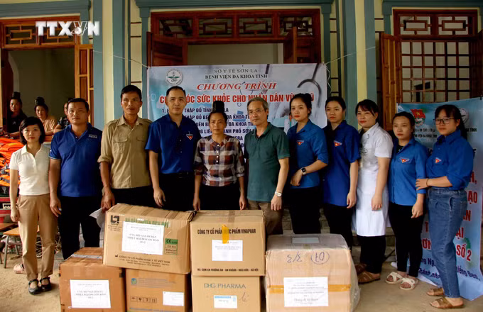 vna_potal_kham_chua_benh_ho_tro_nhan_dan_vung_ngap_ung_o_son_la_7520786.jpg