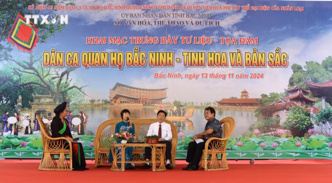 vna_potal_khai_mac_trung_bay_tu_lieu_“dan_ca_quan_ho_bac_ninh_-_tinh_hoa_va_ban_sac”_7701859.jpg