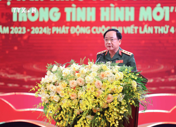 Thượng tướng Trịnh Văn Quyết, Ủy viên Trung ương Đảng, Phó chủ nhiệm Tổng cục Chính trị Quân đội nhân dân Việt Nam, Trưởng ban chỉ đạo Cuộc thi phát biểu. Ảnh: Thanh Tùng - TTXVN vna_potal_le_tong_ket_va_trao_giai_cuoc_thi_viet_“bao_ve_nen_tang_tu_tuong_cua_dang_trong_tinh_hinh_moi”_lan_thu_ba_7340724.jpg