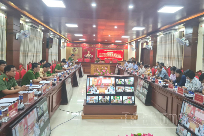Hội nghị được tổ chức theo hình thức trực tuyến với các huyện, thành phố. Ảnh: baodaknong.vn Daknong.jpg
