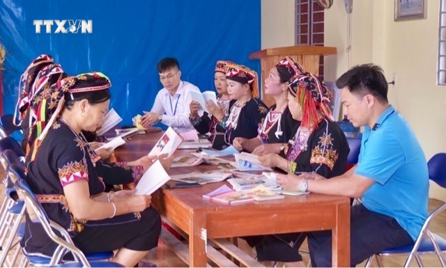 Từ năm 2023 đến nay, tỉnh Yên Bái tổ chức gần 7.000 buổi tuyên truyền cho hơn 690.000 lượt người tham gia. Ảnh: TTXVN phát vna_potal_yen_bai_nang_cao_y_thuc_chap_hanh_phap_luat_cho_nguoi_dan_toc_thieu_so_7403153.jpg