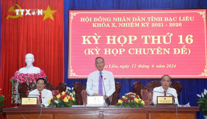 Chủ tọa điều hành kỳ họp kỳ họp. Ảnh: Tuấn Kiệt - TTXVN vna_potal_ky_hop_thu_16_hdnd_tinh_bac_lieu_khoa_x__7427281.jpg