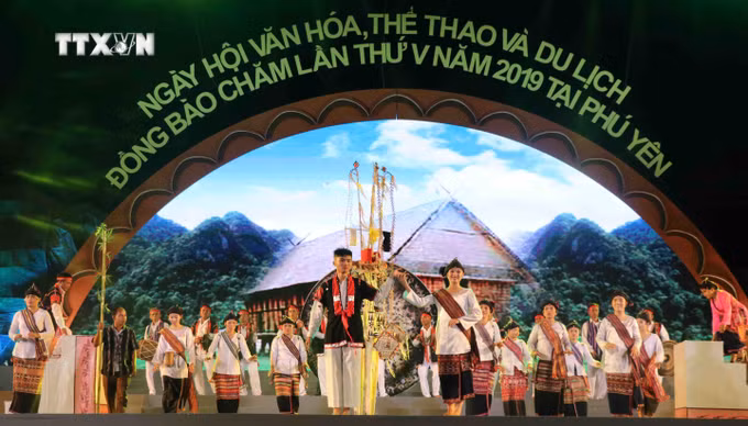 vna_potal_phu_yen_sac_mau_ngay_hoi_van_hoa_dong_bao_cham_081645715_4033869.jpg
