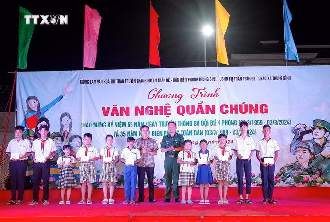 vna_potal_tuoi_tre_bien_phong_soc_trang_to_chuc_nhieu_hoat_dong_“thang_ba_bien_gioi”_7270728.jpg