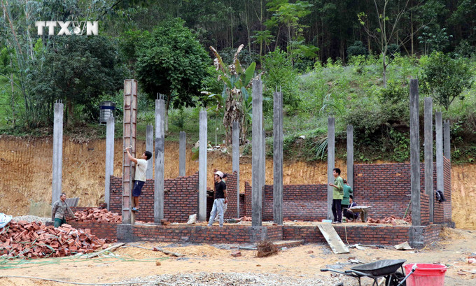 Những ngôi nhà kiên cố được xây dựng tại xã Trung Minh (Yên Sơn, Tuyên Quang). Ảnh: Quang Cường – TTXVN vna_potal_doi_thay_vung_dat_atk_yen_son_tuyen_quang_7187487.jpg