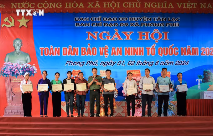 vna_potal_hoa_binh_ngay_hoi_toan_dan_bao_ve_an_ninh_to_quoc_nam_2024_7517525.jpg
