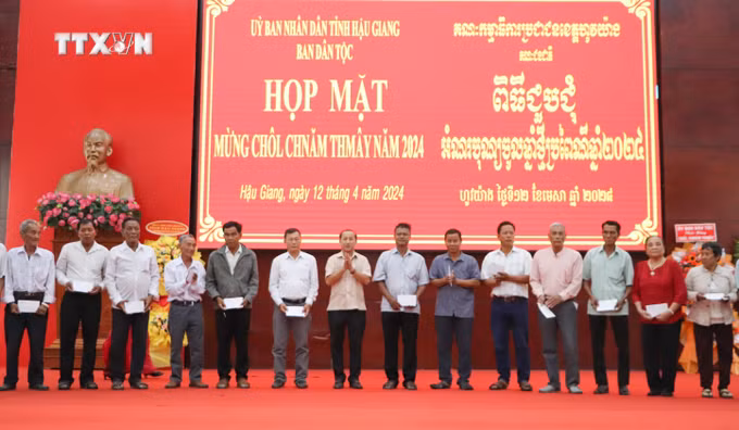 vna_potal_hau_giang_hop_mat_mung_tet_chol_chnam_thmay_nam_2024_7319022.jpg