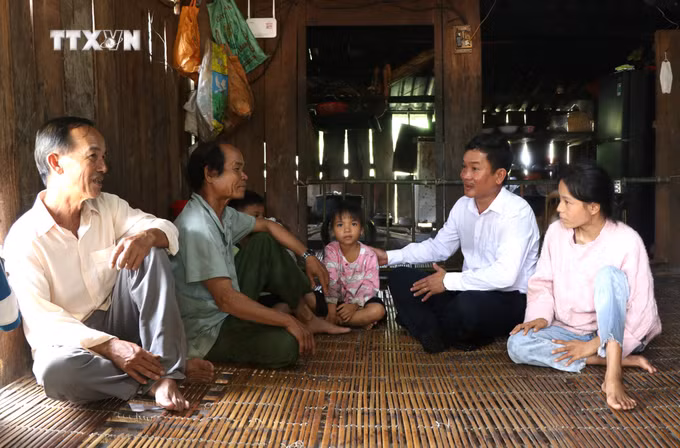 vna_potal_nhung_nguoi_thay_miet_mai_“gieo_chu”_noi_vung_cao_phu_yen_7709150.jpg