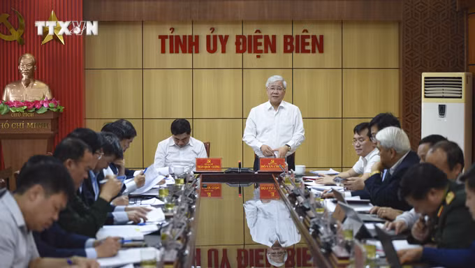 vna_potal_chu_tich_ubtu_mttq_viet_nam_lam_viec_voi_tinh_dien_bien_7257029.jpg
