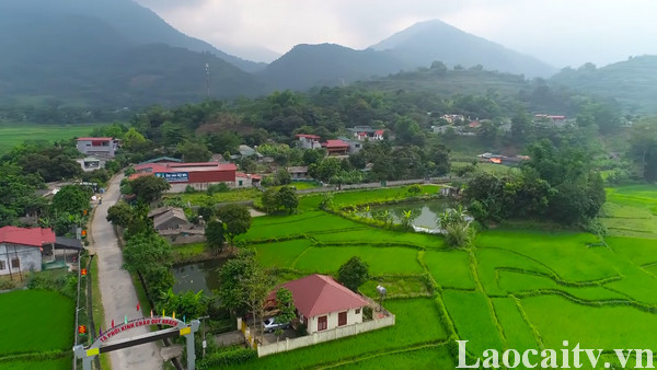Xây dựng nông thôn mới nâng cao góp phần làm thay đổi bộ mặt nông thôn ở Tả Phời. Ảnh: laocaitv.vn ta-phoi-2.jpg