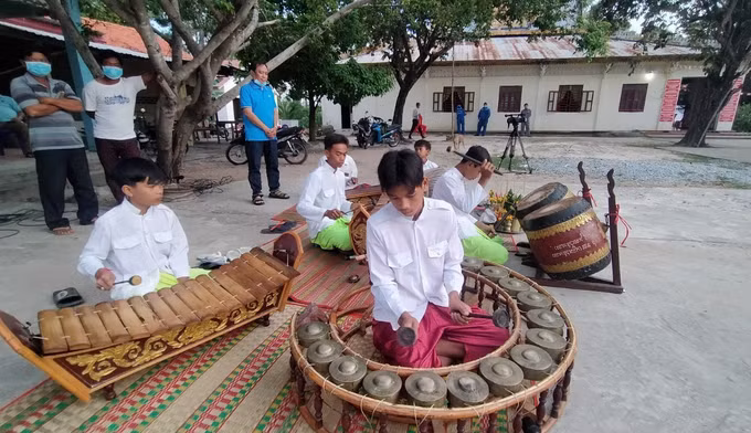Cử tri đồng bào dân tộc, tôn giáo, vùng sâu, vùng xa, khu vực biên giới nô nức tham gia bầu cử ảnh 1
