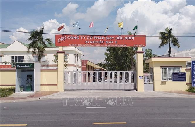  Xí nghiệp may 6 (thành phố Sa Đéc, tỉnh Đồng Tháp) tạm dừng hoạt động từ ngày 29/6 do ghi nhận nhiều ca mắc và nghi nhiễm COVID-19. Ảnh: Chương Đài - TTXVN